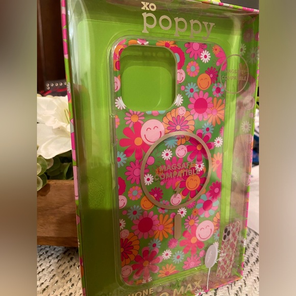 NWT! Poppy phone case protector for iPhone 13/12 Pro Max. Colorful, fun design. - Picture 9 of 14